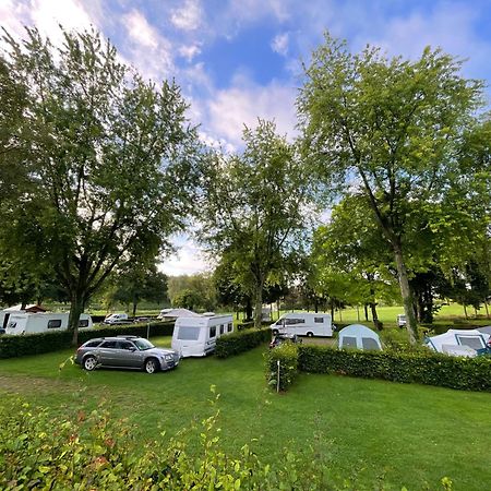 Camping Les Portes Du Perche Mamers Eksteriør billede
