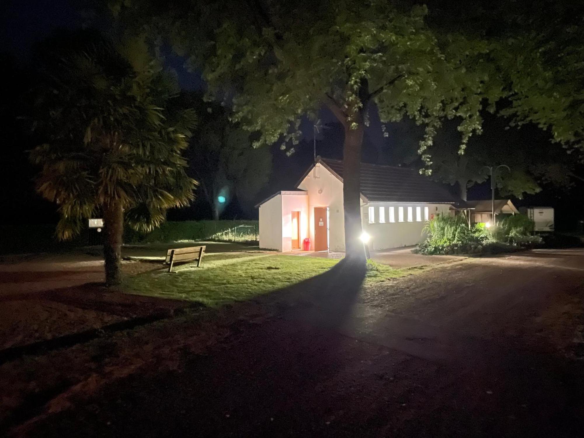 Camping Les Portes Du Perche Mamers Eksteriør billede