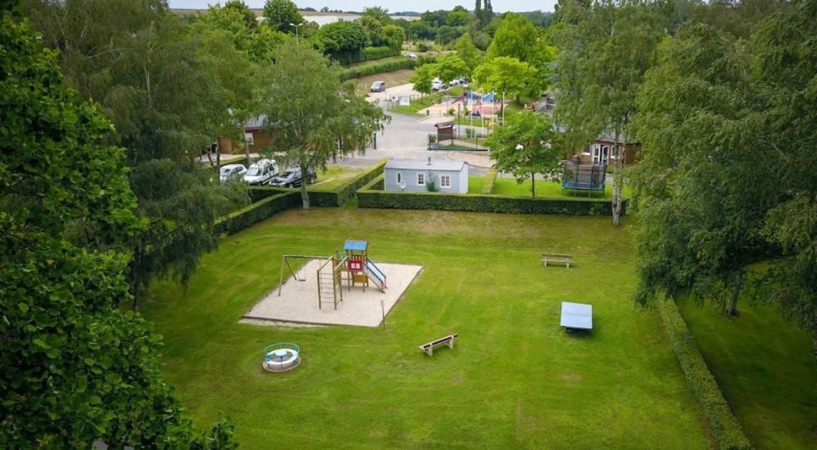 Camping Les Portes Du Perche Mamers Eksteriør billede